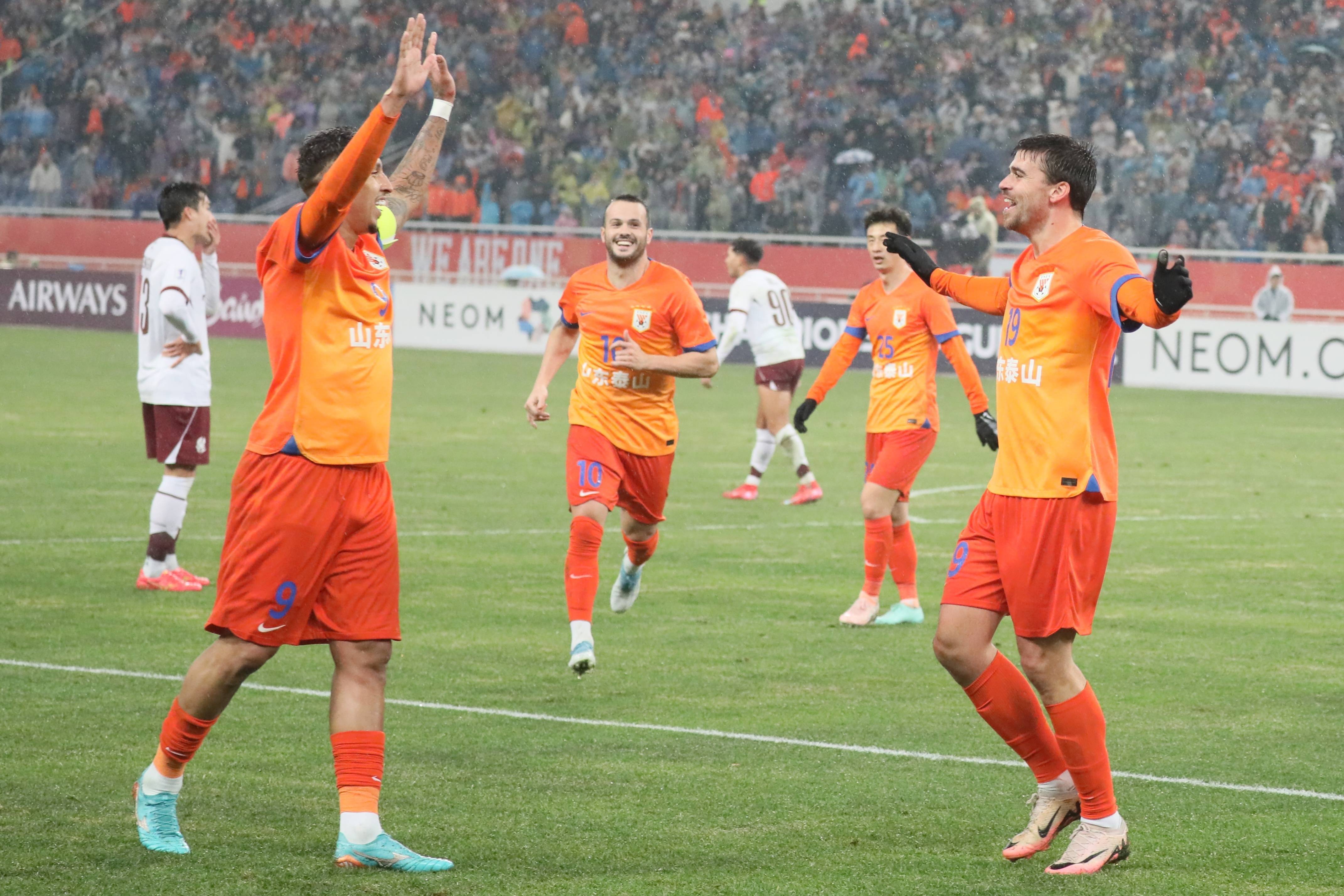 NBA季后赛半决赛对决在即！山东泰山演练定位球，本菲卡密集防守应对的简单介绍